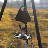 Підвісна гриль-решітка «Реберня міні» на тринозі, чорна сталь, Ø550 мм