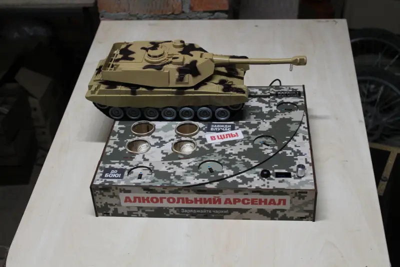 Наливач напоїв «Танк 2» на 4 чарки