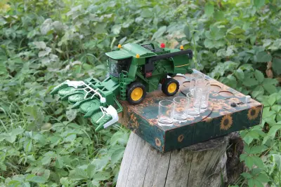 Автоматичний наливатор-комбайн у стилі John Deere із пшеничною жаткою на 5 чарок