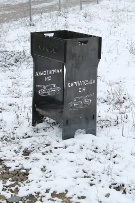 МАНГАЛ РОЗБІРНИЙ ВИСОКИЙ (з декоративною опорною перегородкою для дров чи вугілля) — 8.0