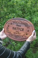 Кругла кухонна дошка з дуба або ясена з гравіюванням, 25 см