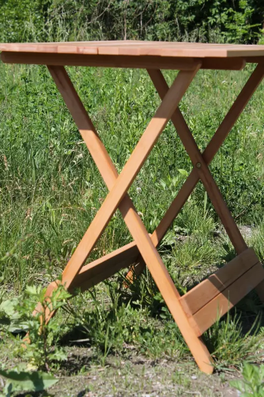 Складаний дерев’яний стіл 71×49 см, висота 62 см