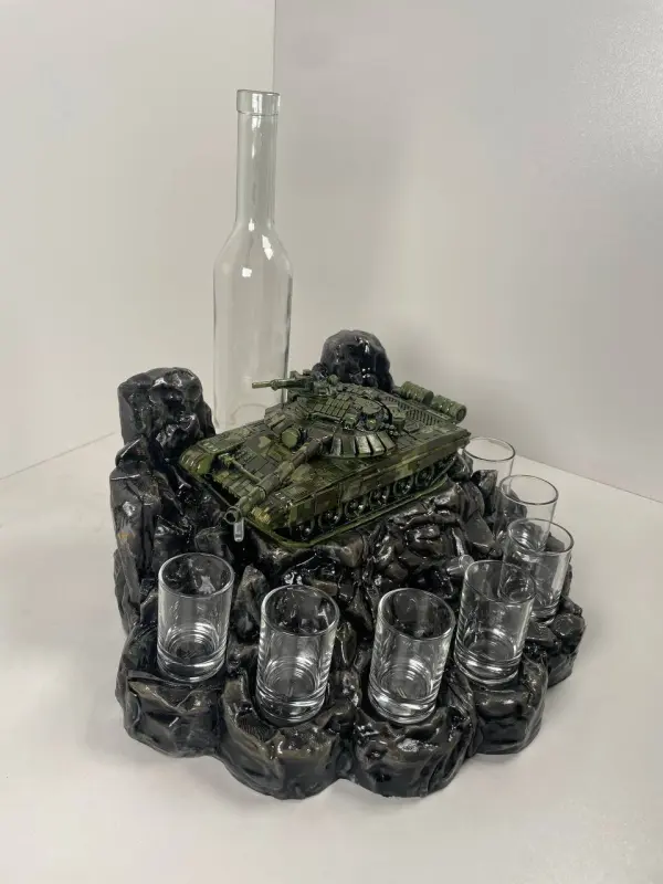 Автоматичний наливатор Танк Т-72 Premium на 7 чарок зі стелою