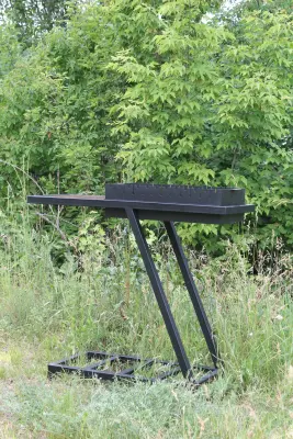 Стаціонарний мангал Гарт зі столиком і знімною жаровнею 68×35×18 см на 12 шампурів