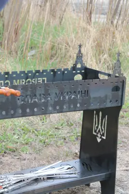 МАНГАЛ РОЗБІРНИЙ ВИСОКИЙ (з декоративною опорною перегородкою для дров чи вугілля) — 8.0
