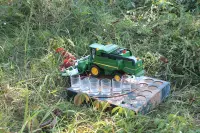 Автоматичний наливатор-комбайн у стилі John Deere із пшеничною жаткою на 5 чарок