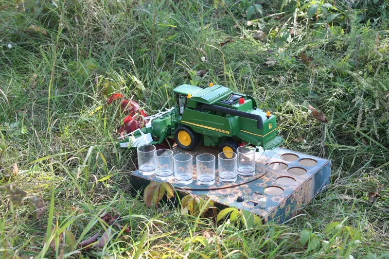 Автоматичний наливатор-комбайн у стилі John Deere із пшеничною жаткою на 5 чарок