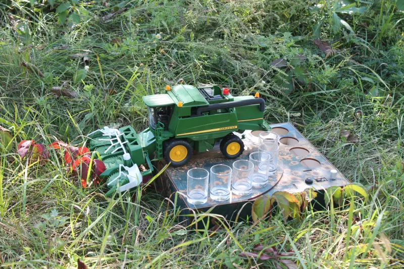 Автоматичний наливатор-комбайн у стилі John Deere із пшеничною жаткою на 5 чарок