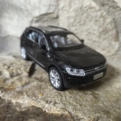 Масштабна модель Volkswagen Tiguan L 1:32 для наливатора, чорна