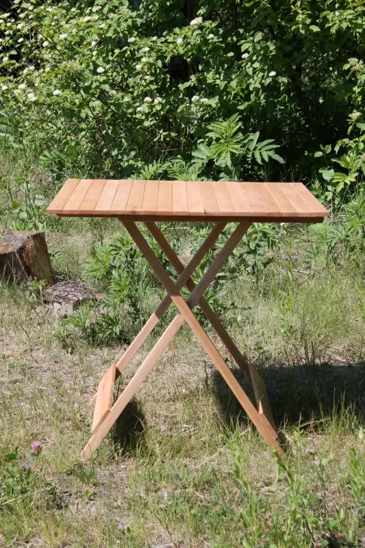 Складаний дерев’яний стіл 71×49 см, висота 62 см