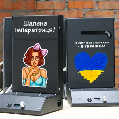 Друк на кришці наливатора для вина