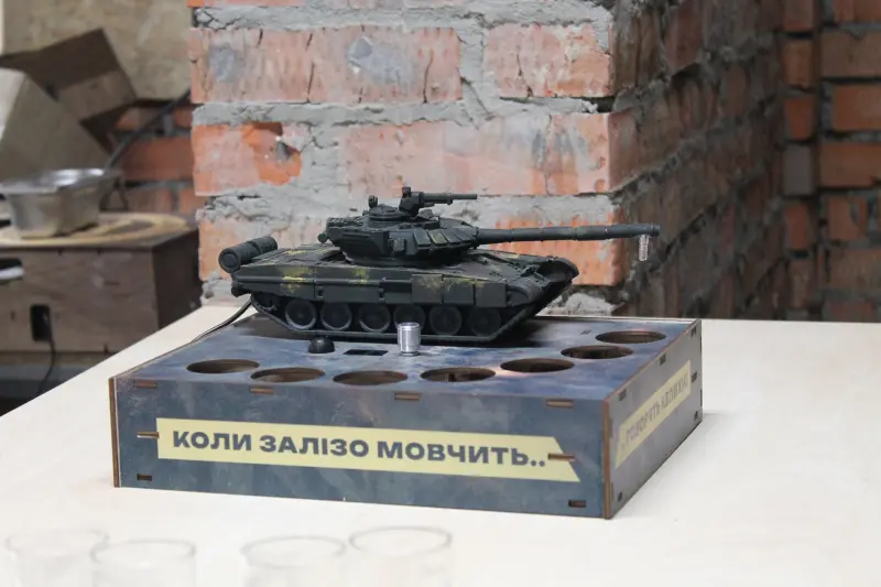 Автоматичний наливатор Танк Т-72 на 4 чарки