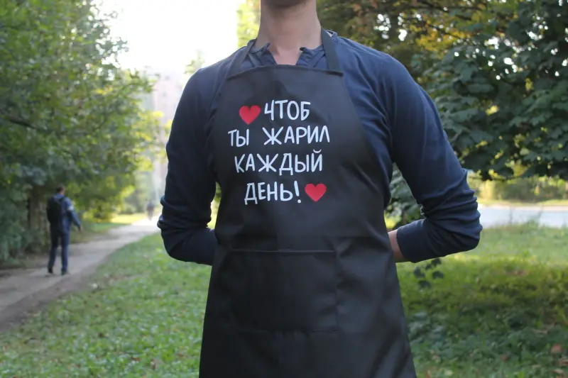Чорний фартух із рейнару з УФ-принтом «Сергій», 80×60 см