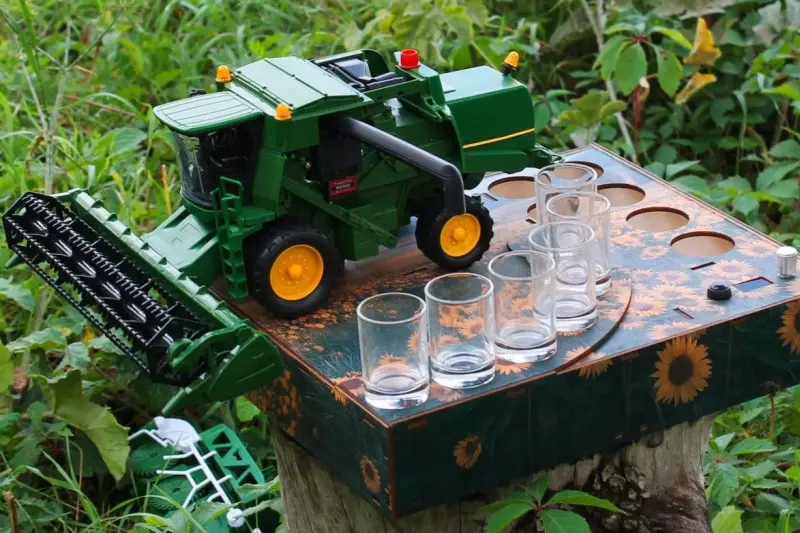 Автоматичний наливатор-комбайн у стилі John Deere із пшеничною жаткою на 5 чарок