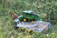 Автоматичний наливатор-комбайн у стилі John Deere із пшеничною жаткою на 5 чарок