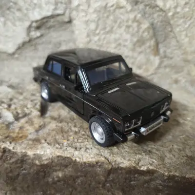 Мініатюрна модель автомобіля ВАЗ-2106, чорна