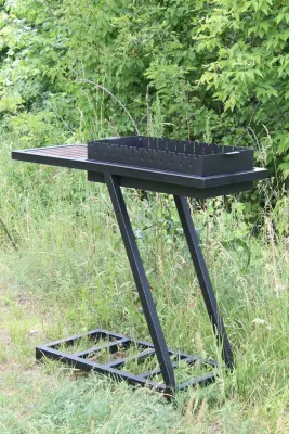 Стаціонарний мангал Гарт зі столиком і знімною жаровнею 68×35×18 см на 12 шампурів
