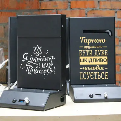 Друк на кришці наливатора для вина