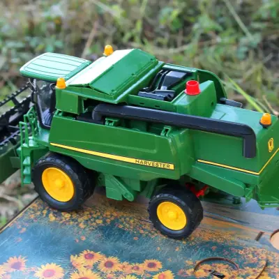 Автоматичний наливатор-комбайн John Deere з пшеничною жаткою на 6 чарок