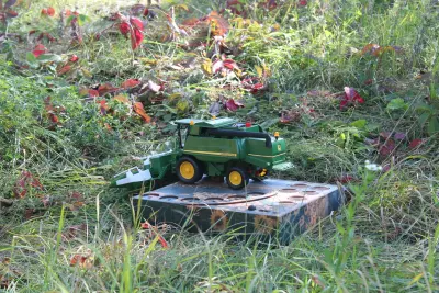 Автоматичний наливатор-комбайн у стилі John Deere із пшеничною жаткою на 5 чарок